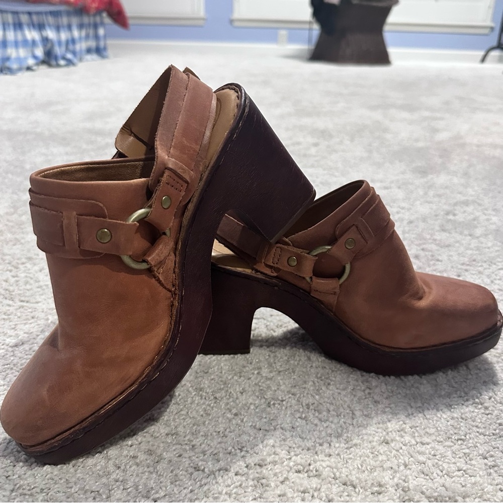Born size 7 leather clogs